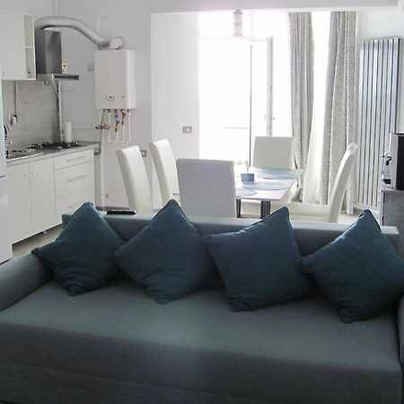 Apartamente Azzurro On The Beach Navodari Bagian luar foto