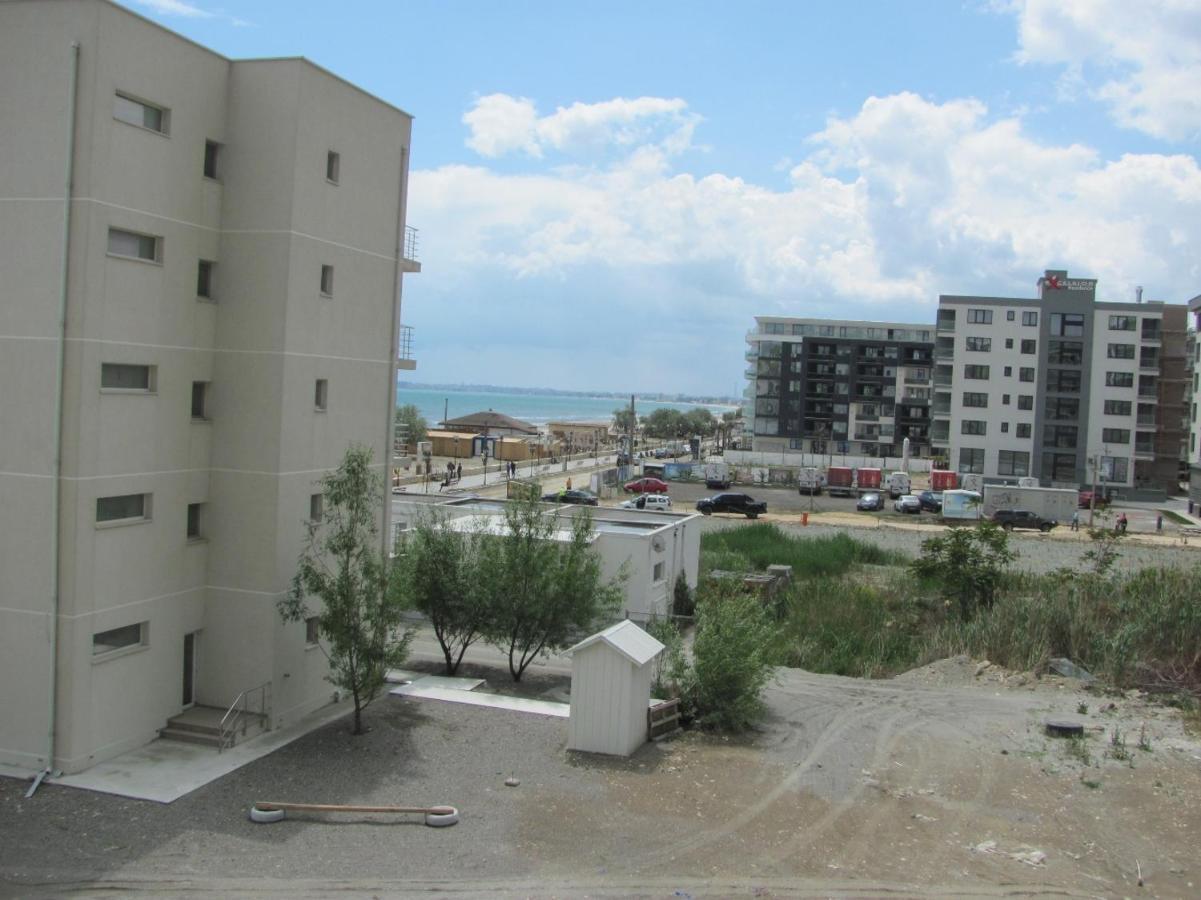 Apartamente Azzurro On The Beach Navodari Bagian luar foto