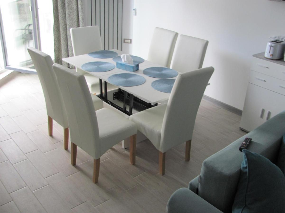 Apartamente Azzurro On The Beach Navodari Bagian luar foto
